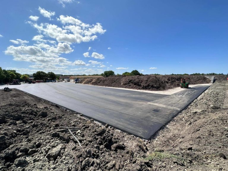 Herinrichting terrein Donker Groep Sneek tijdens werkzaamheden