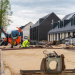 Bestrating wordt aangebracht in nieuwbouwwijk de Vork Heerhugowaard