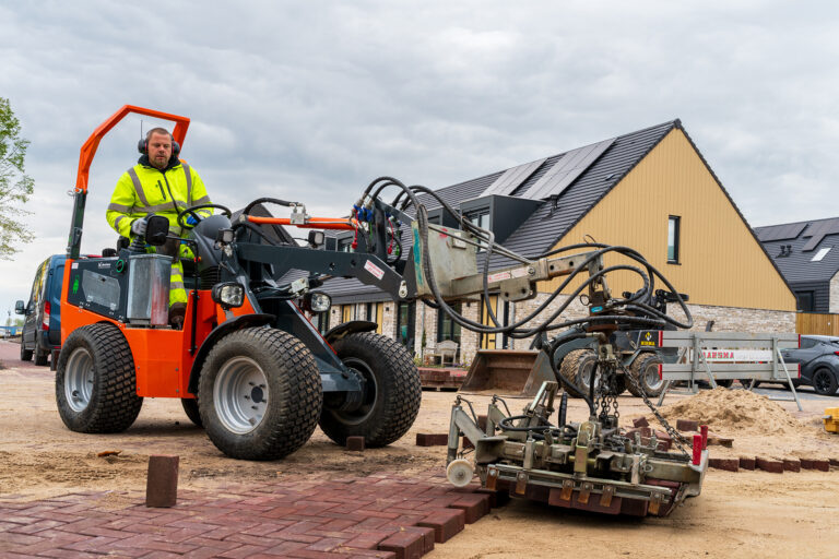 Bestrating wordt aangebracht in nieuwbouwwijk de Vork Heerhugowaard