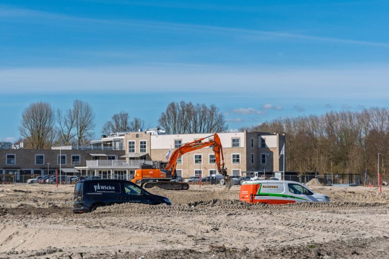 Kraan van Haarsma maakt wijk Kwadijkerpark bouwrijp