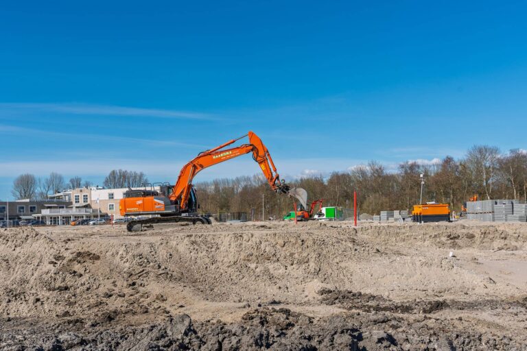 Kraan van Haarsma maakt wijk Kwadijkerpark bouwrijp