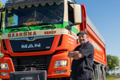 Vrachtwagenchauffeur Hidde vol trots voor zijn 8x8 truck