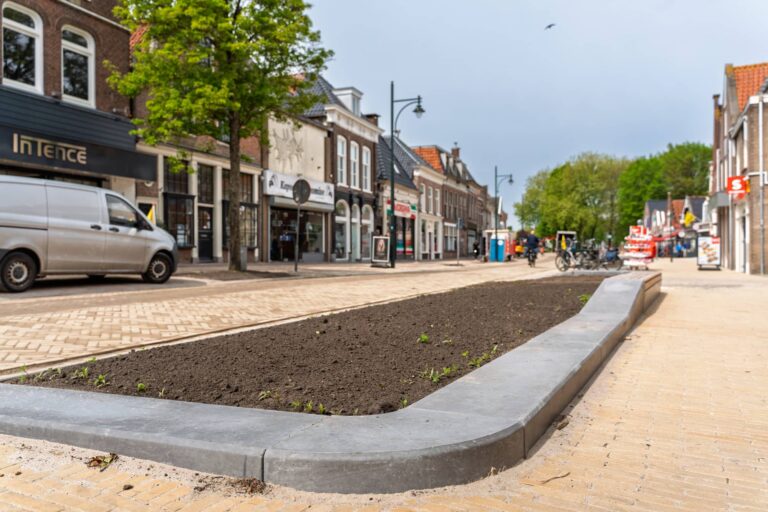 Herinrichting binnenstad Bolsward met bloembakken